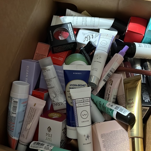 Mystery skincare bundle - Picture 9 of 9